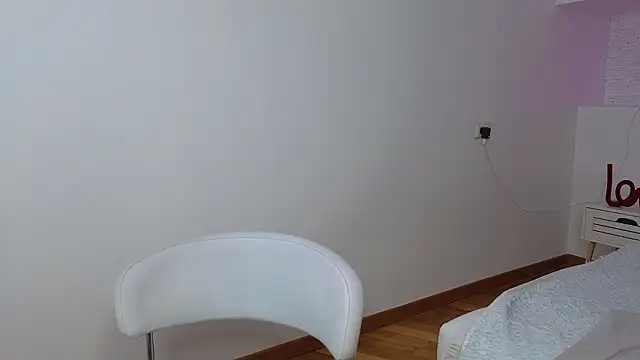 Hottie_miaa: онлайн-секс-чат