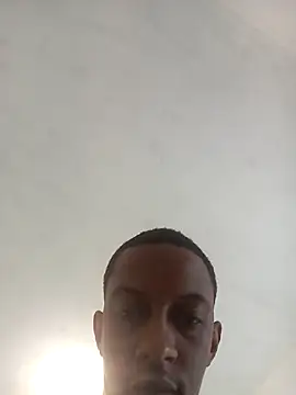 Pretinhoo25 Webcam Show