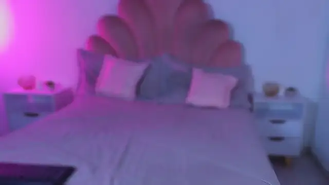 MiaColucci18 Adlı Modelin Canlı XXX Sohbeti