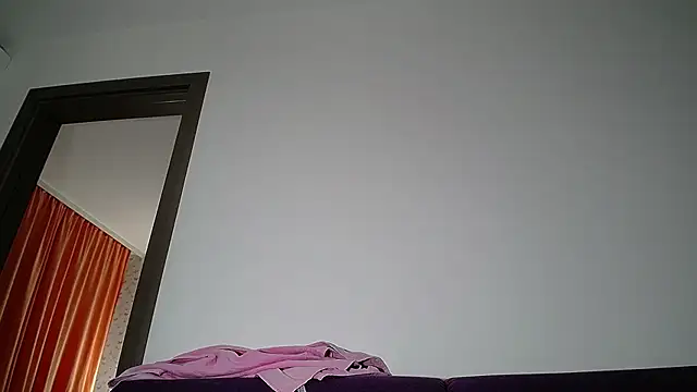 Julianna68 Adlı Modelin Canlı XXX Sohbeti