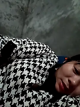 vangkt-cute's Live XXX Chat