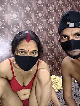 Show modela Sexy_komal02 na web-kameri