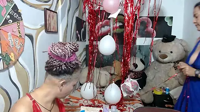 manzanahot9: διαδικτυακό σόου στην κάμερα