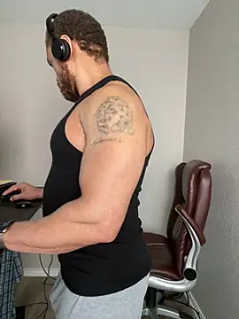 Fathero1time 即時 XXX 聊天