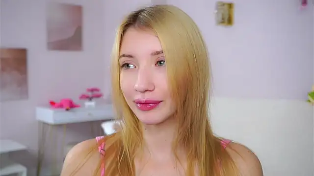 SunnivaCovil's Live XXX Chat