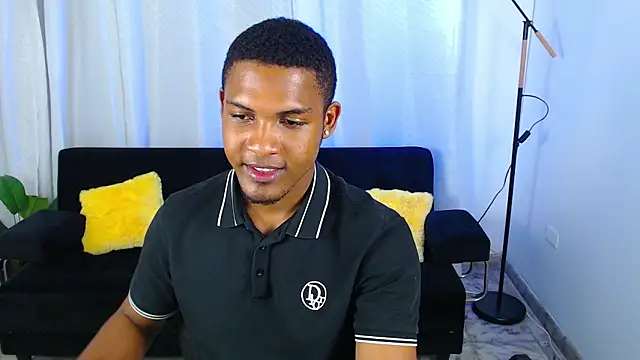 Pertunjukan Kamera Web MaxCum18_