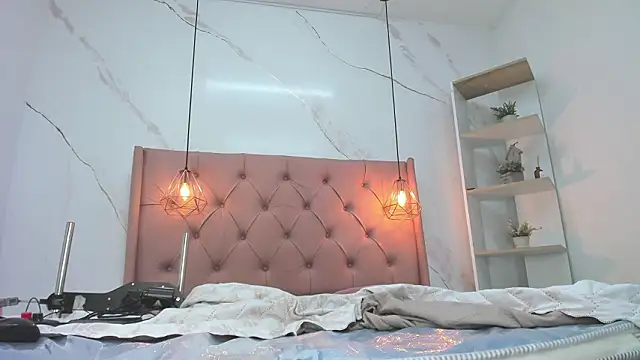 Belle_Brunette: διαδικτυακό σόου στην κάμερα