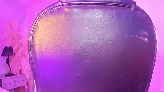 Chat +18 de CarolineFyre ao vivo