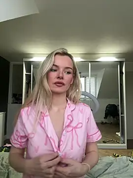 MeganMillerUK live XXX chat