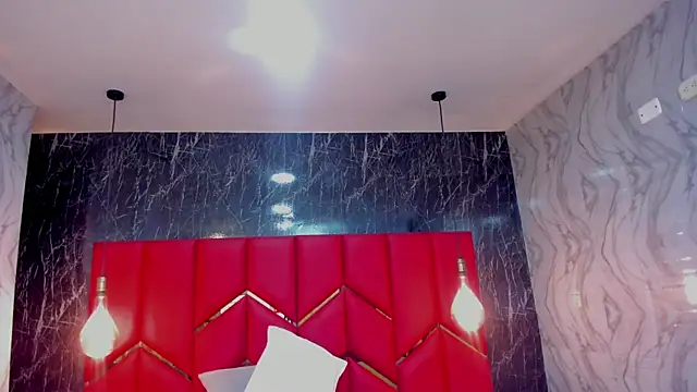 LatinaHoleQueenのライブXXXチャット