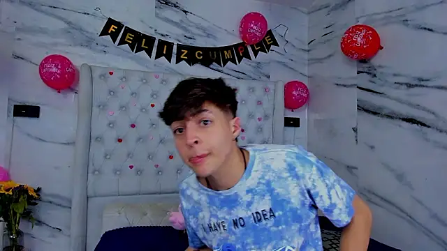 Ari_and_Storm 라이브 XXX 채팅