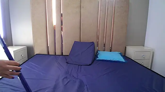 Chat +18 de cherry07_ ao vivo