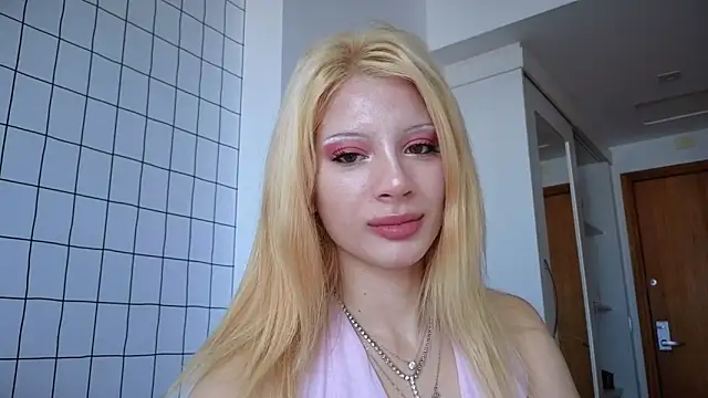 qualitybabのライブXXXチャット