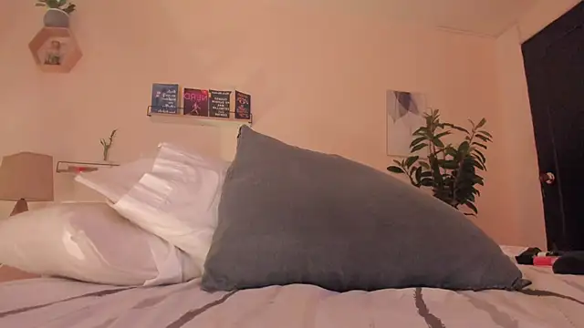 YariRose webcam show