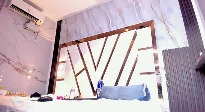 lola_hornei Chat XXX in diretta