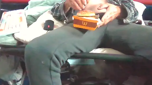 Lovyourpuss webcam show