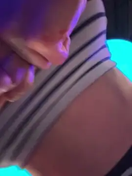 F3ckd0lllucy webkamerás műsora