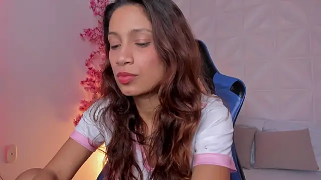 cora_22: онлайн-секс-чат