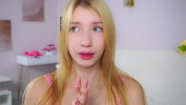 SunnivaCovil Chat XXX in diretta