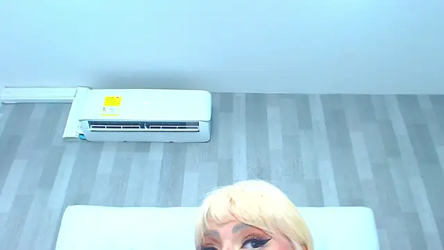 Show modela LeahMillerr na web-kameri