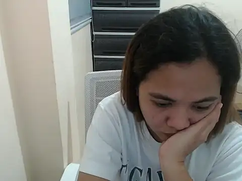 xTheLastVIRGINx Adlı Modelin Canlı XXX Sohbeti