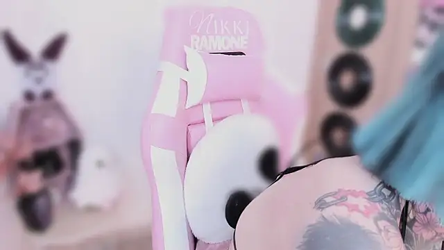 XXX chat uživo modela NikkiRamone