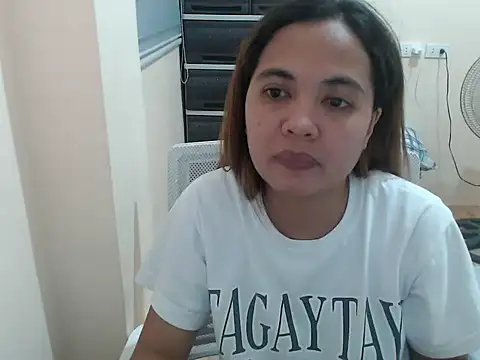 xTheLastVIRGINx Adlı Modelin Canlı XXX Sohbeti