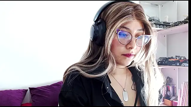 Juliexxxxtasy: онлайн-секс-чат