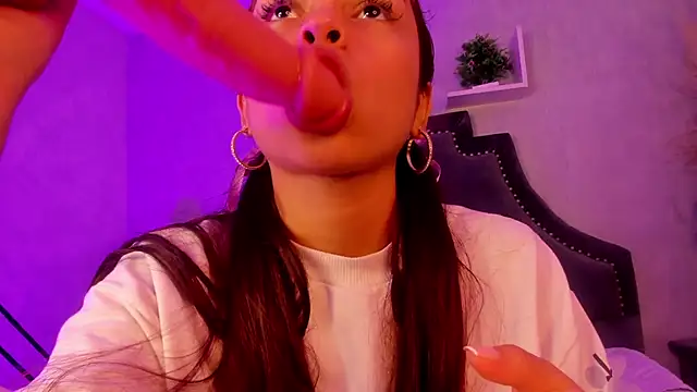 CarolineFyre's Webcam Show