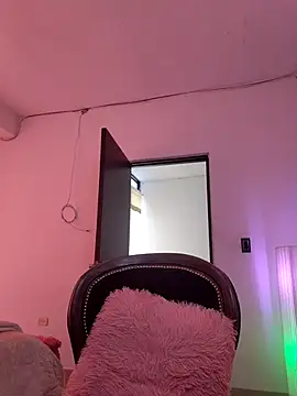 Živý XXX chat __Emma__11__Lecat_