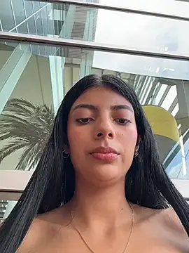 Baby_Niels: διαδικτυακό σόου στην κάμερα