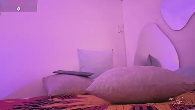 fransheskarossi's Live XXX Chat