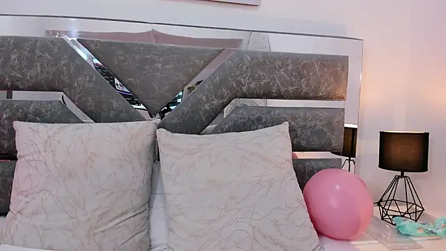 Katey_Curvy01_ Chat XXX in diretta