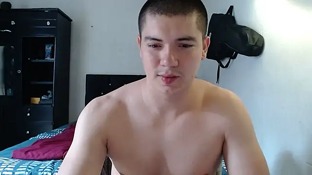 Pokazy przed kamerką – suckmydickbitch97