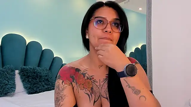 sharlott18 লাইভ XXX চ্যাট