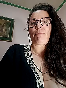 HAIRY_PUSSY_BIG élő XXX-chatje