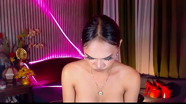 UnforgettablejuliaのライブXXXチャット