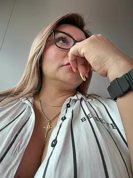 DIANITA_1988 Adlı Modelin Canlı XXX Sohbeti