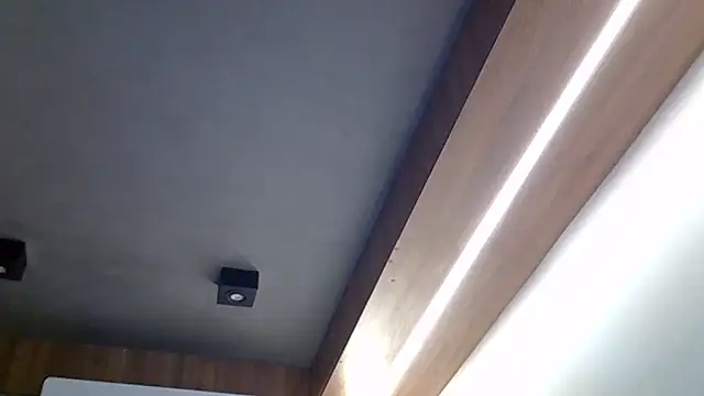 SkinnyKitten Show in webcam