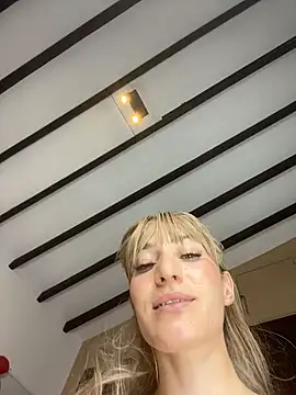 SweetieSinXXX: вебкам-шоу