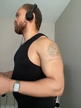 Fathero1time: διαδικτυακό σόου στην κάμερα