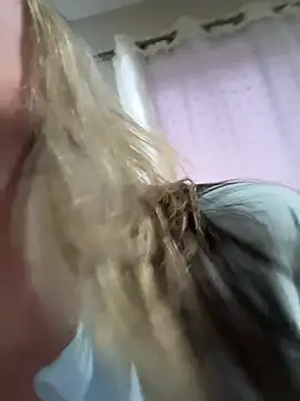 Sembang XXX Secara Langsung MiraKisss