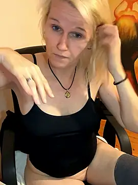 Tinny84 Live XXX-Chat