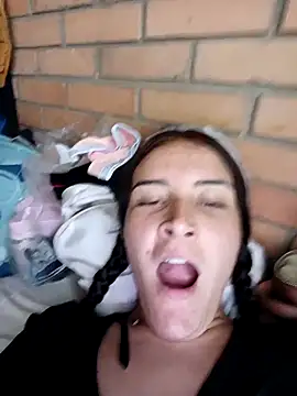 XXX chat uživo modela laura_arias018