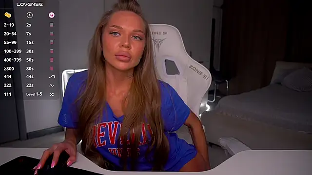 eVvushka Live XXX-Chat