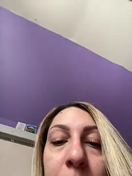 AmberLustXXX – Naživo XXX chat