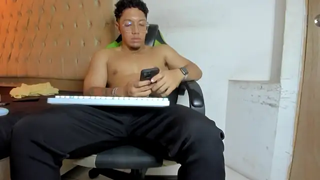 MaxSeduce23: онлайн-секс-чат