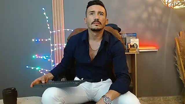 Reiko_85_ élő XXX-chatje