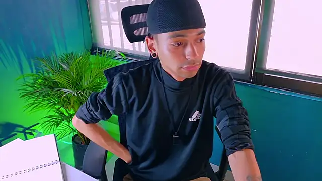 Imtavo élő XXX-chatje