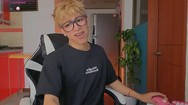 taichi_bluy élő XXX-chatje